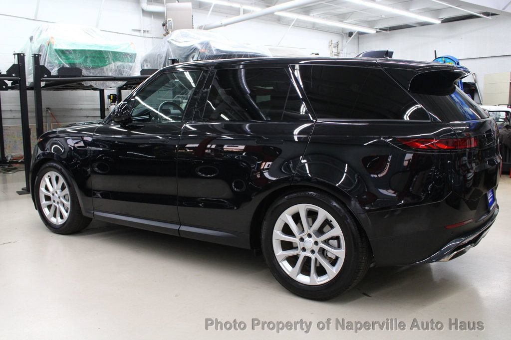 Used 2025 Land Rover Range Rover Sport SE AWD/4WD image 5