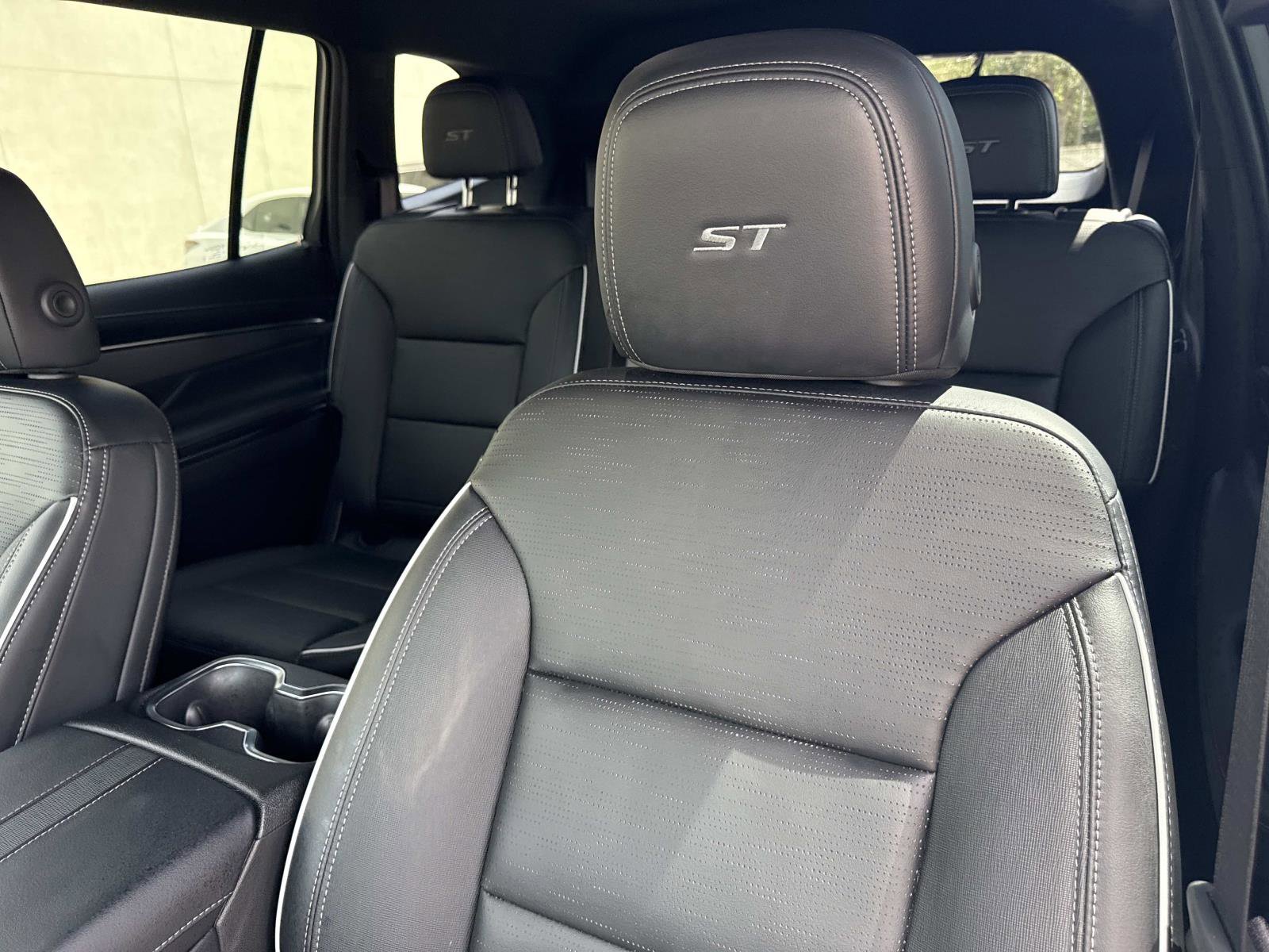 Used 2025 Buick Enclave Sport Touring image 22