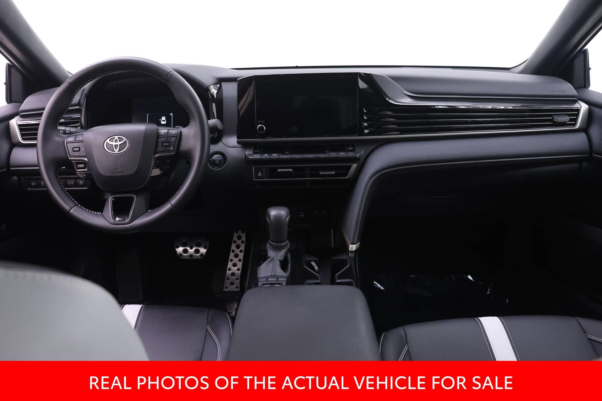 Certified 2025 Toyota Camry SE FWD image 5