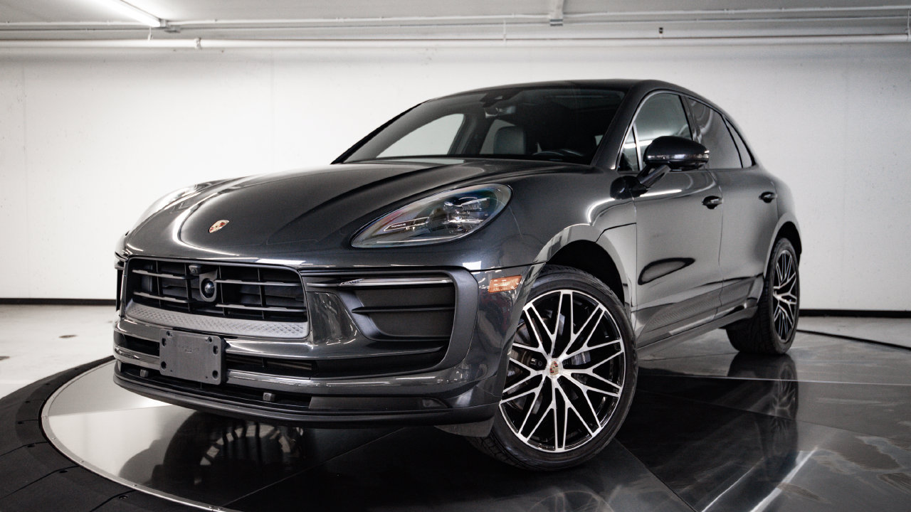 Certified 2023 Porsche Macan AWD/4WD image 1