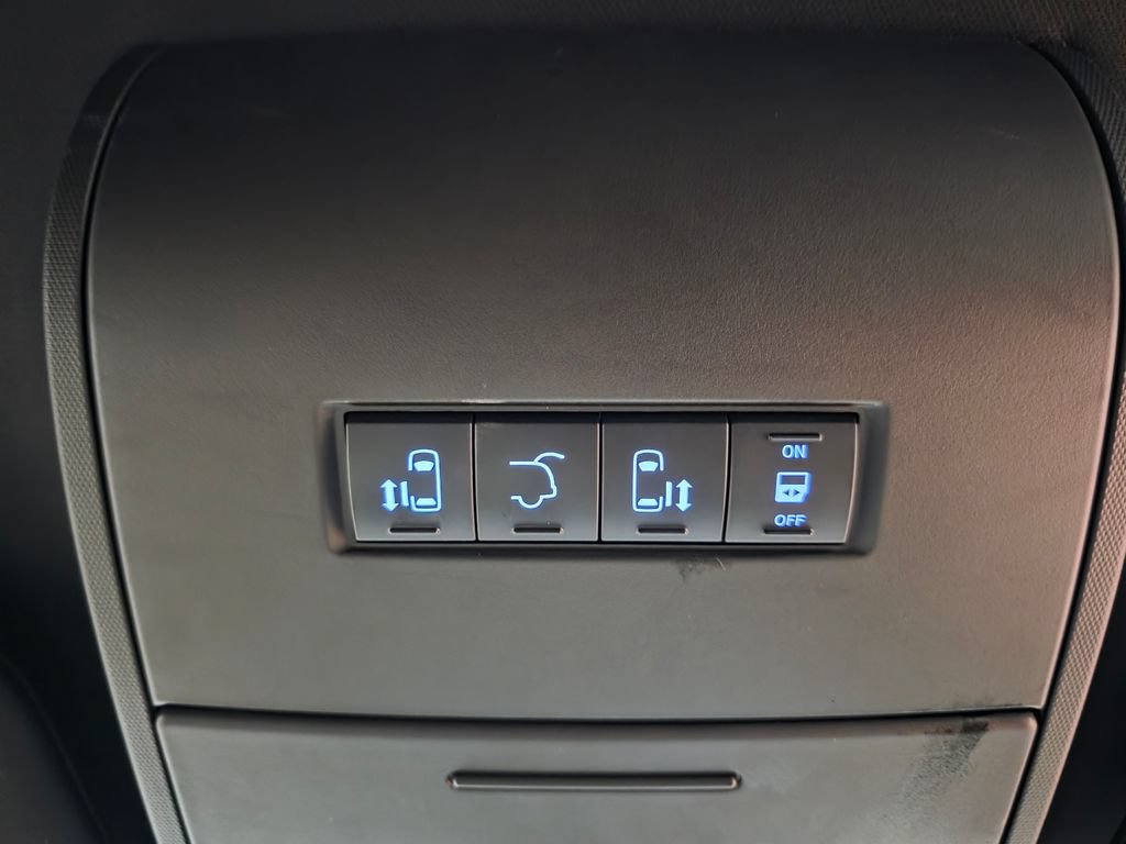 Used 2020 Dodge Grand Caravan SXT w/ Rear Park Assist Package FWD image 26
