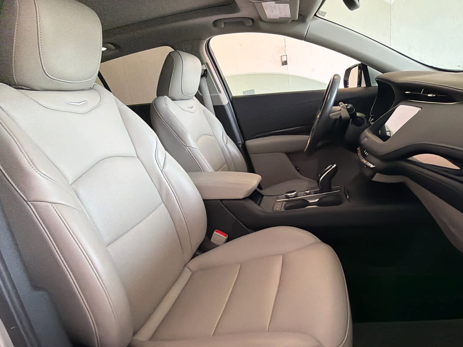 Used 2021 Cadillac XT4 Premium Luxury FWD image 29