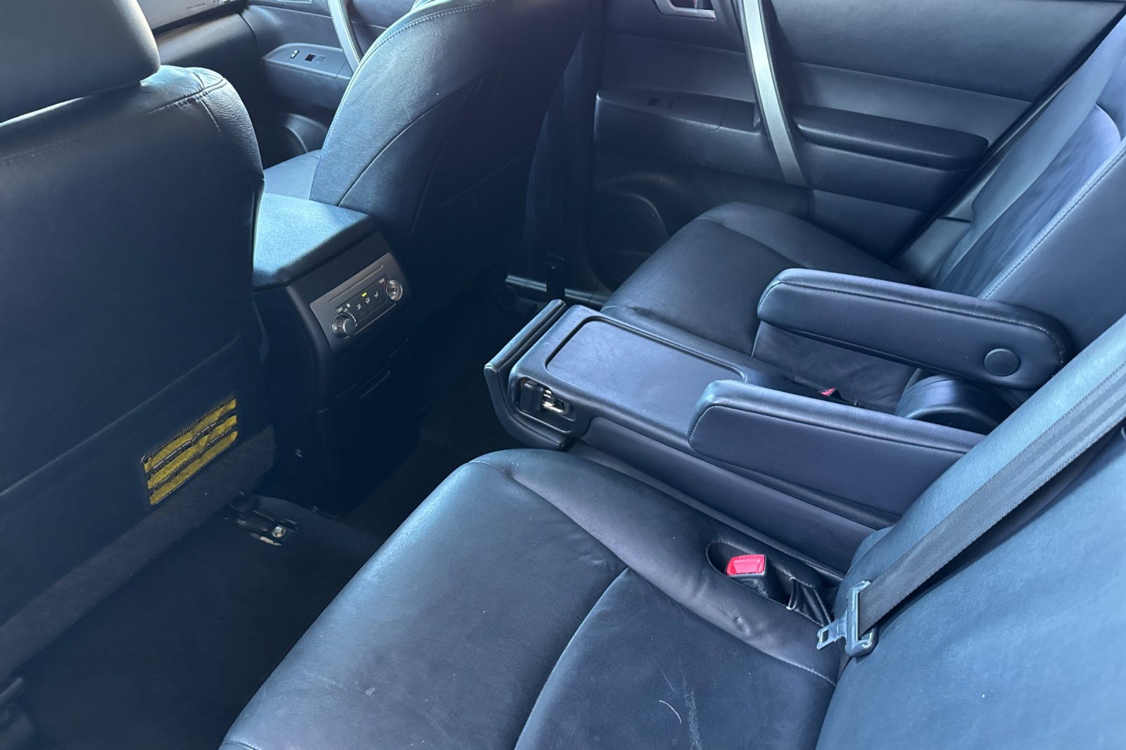 Used 2013 Toyota Highlander 4WD Hybrid w/ Leather Premium Pkg image 29