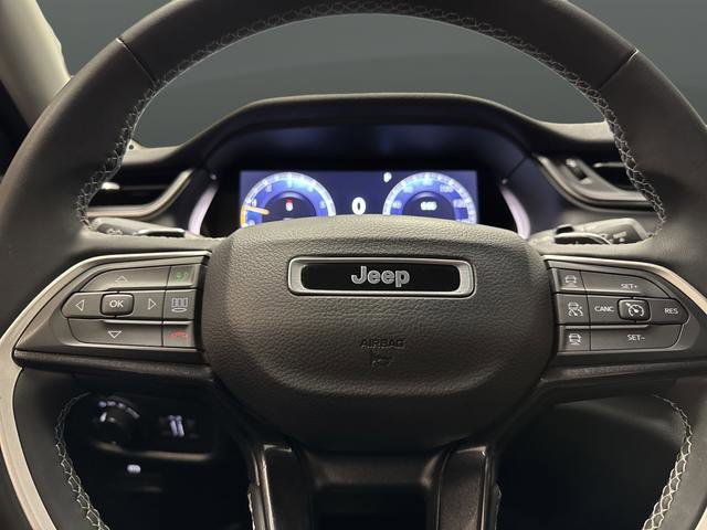 Used 2023 Jeep Grand Cherokee L Laredo image 13