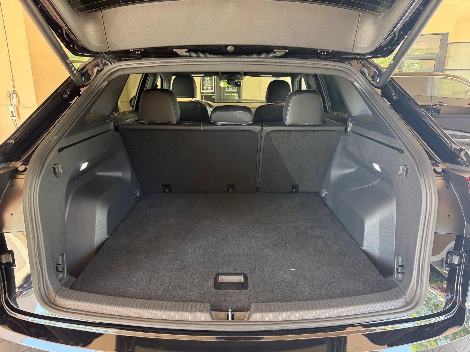 Used 2026 Volkswagen Atlas Cross Sport SE FWD image 31