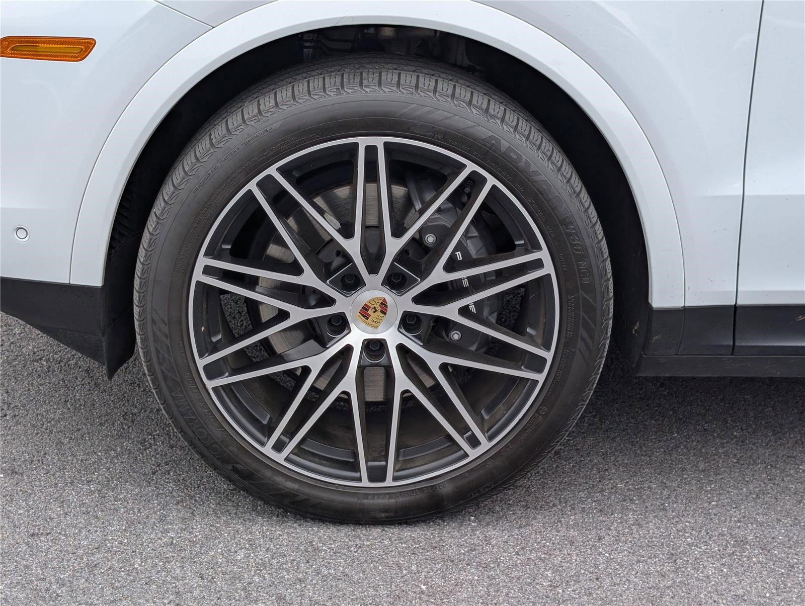 Used 2024 Porsche Cayenne Coupe AWD/4WD image 9
