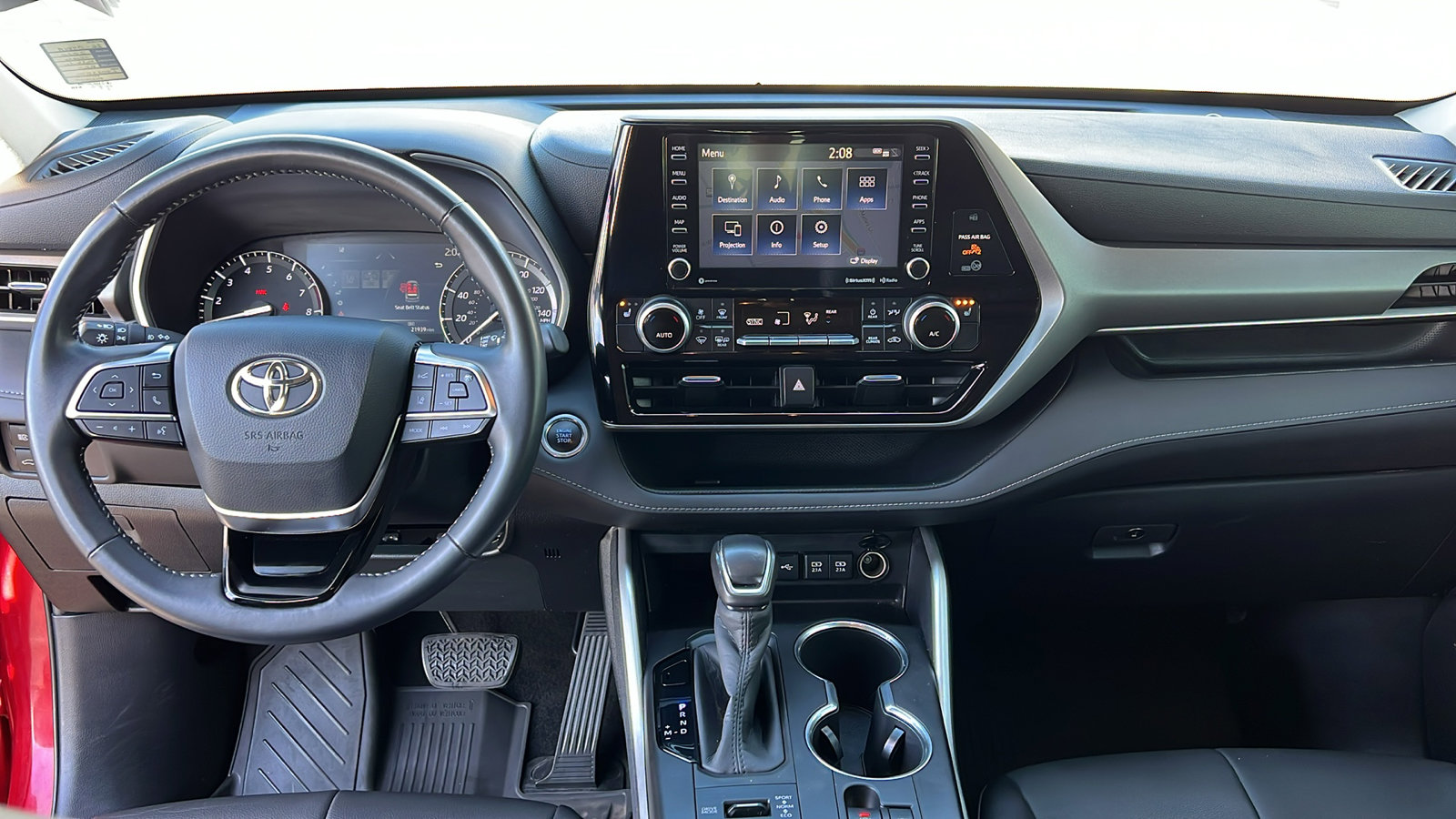 Used 2020 Toyota Highlander XLE image 16