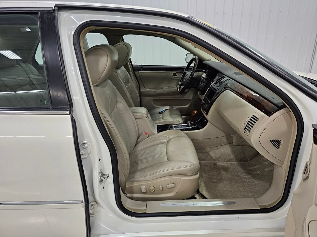 Used 2009 Cadillac DTS FWD image 17