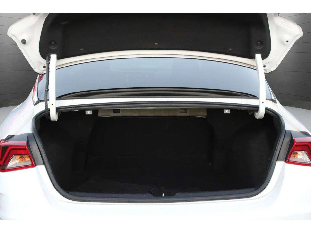 Used 2022 Kia K5 GT-Line AWD/4WD image 9