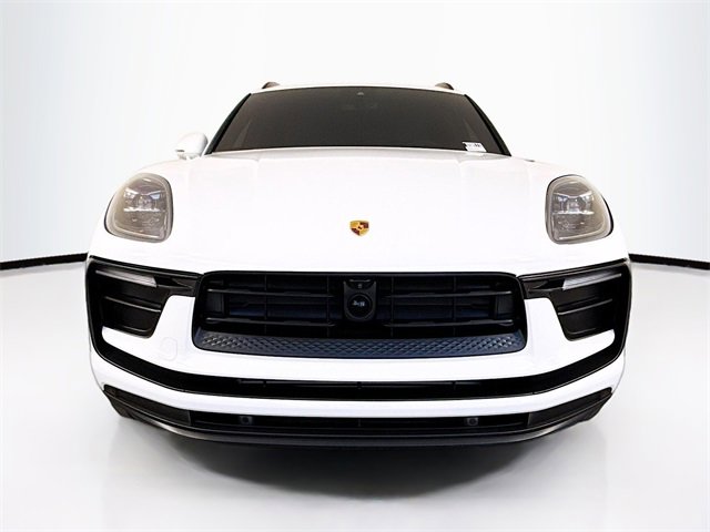 Certified 2024 Porsche Macan image 6