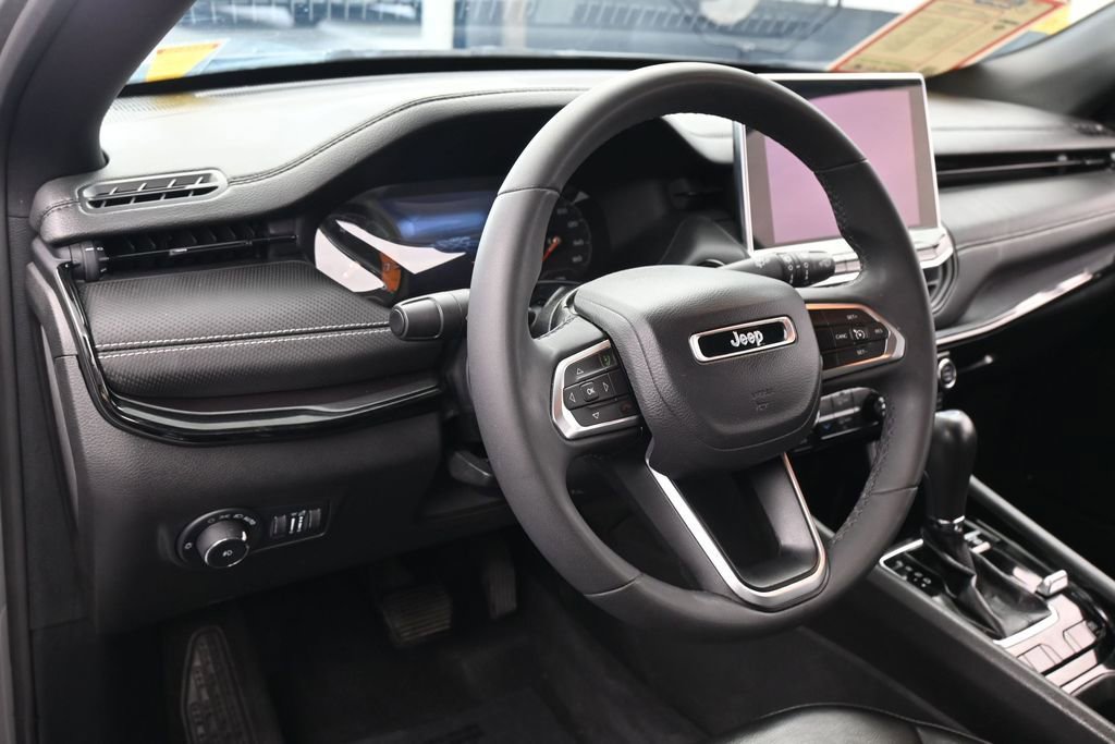 Used 2023 Jeep Compass Latitude AWD/4WD image 14