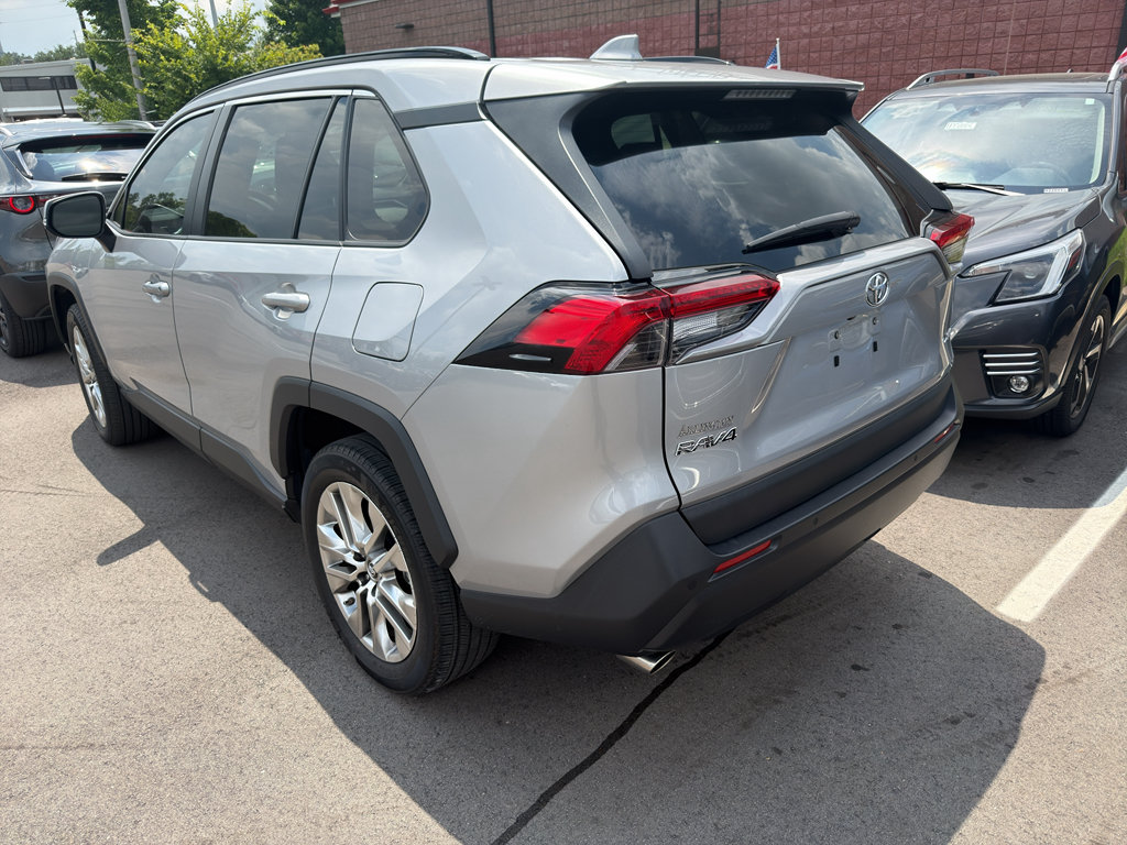 Used 2019 Toyota RAV4 XLE Premium w/ Advanced Technology Package FWD image 3