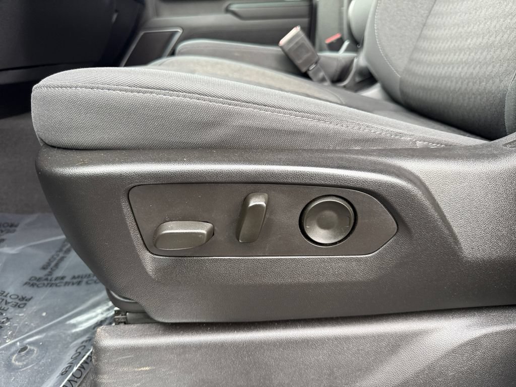 Used 2022 Chevrolet Silverado 1500 LT AWD/4WD image 10