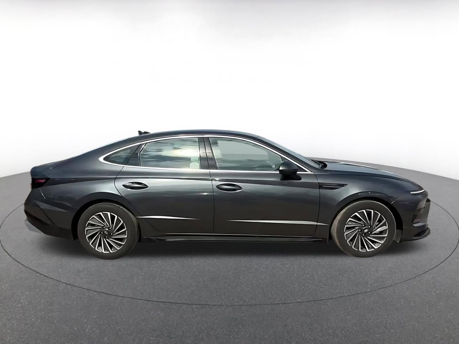 Used 2025 Hyundai Sonata SEL FWD image 16