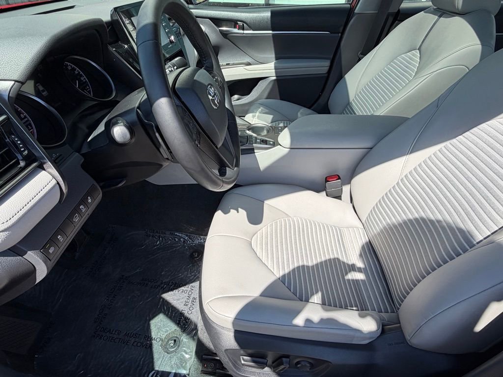 Used 2022 Toyota Camry SE w/ Cold Weather Package image 8