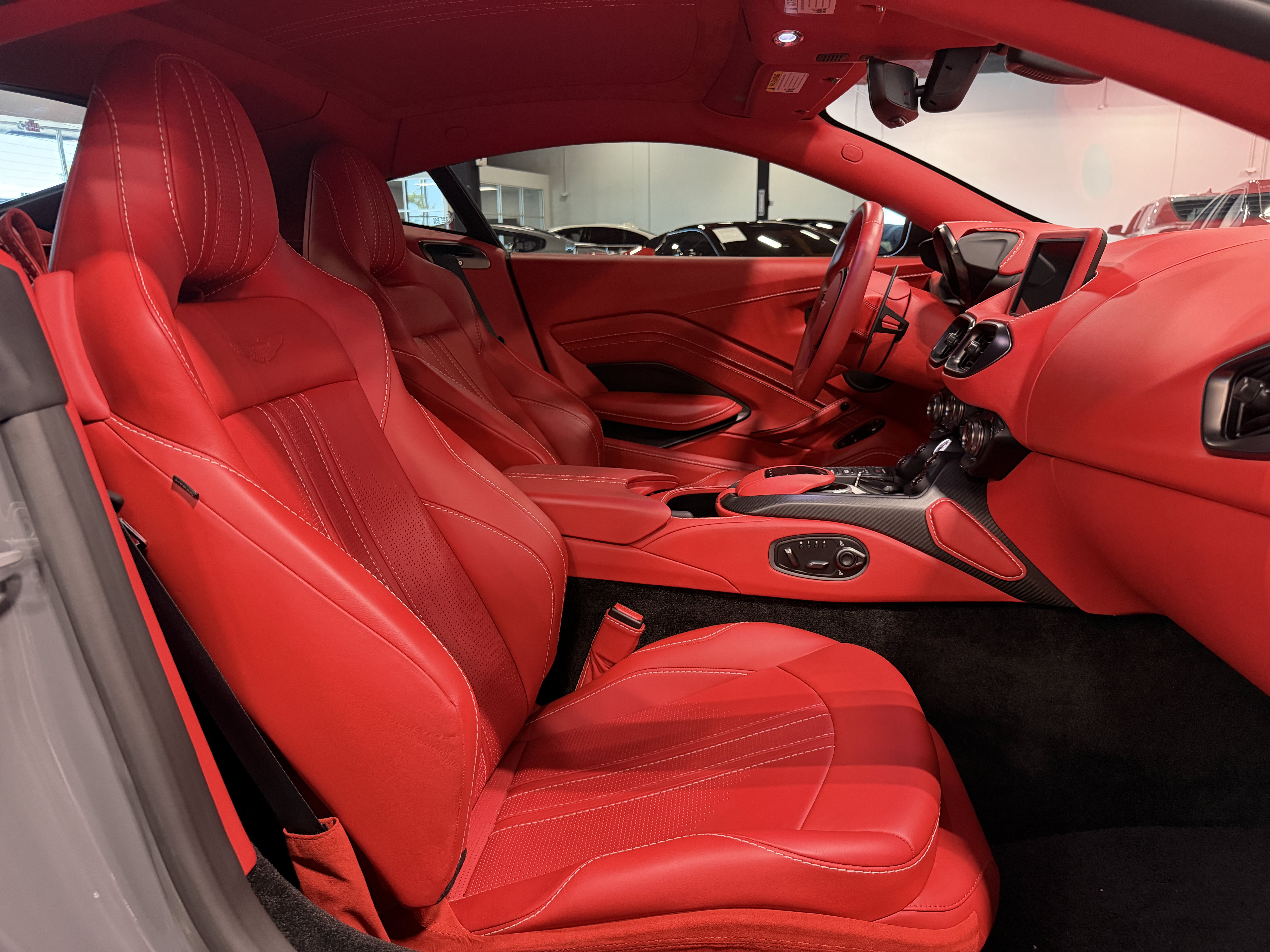 Used 2019 Aston Martin V8 Vantage Coupe RWD image 13