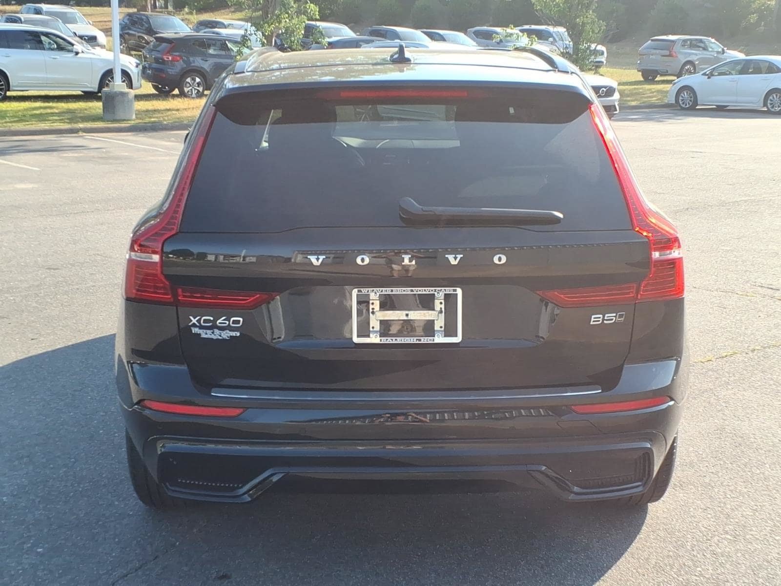 Certified 2024 Volvo XC60 B5 Core w/ Climate Package AWD/4WD image 4