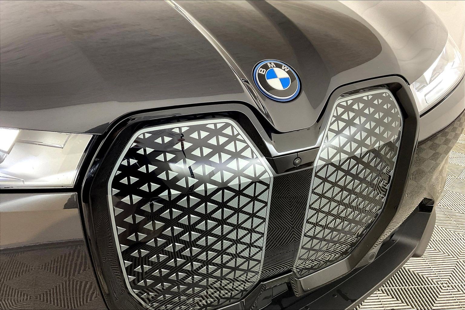 Certified 2022 BMW iX xDrive50 w/ Premium Package AWD/4WD image 29