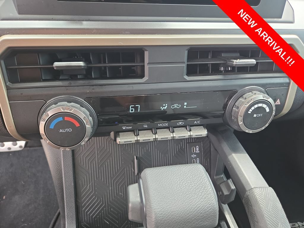 Used 2025 Toyota Tacoma TRD Sport AWD/4WD image 22