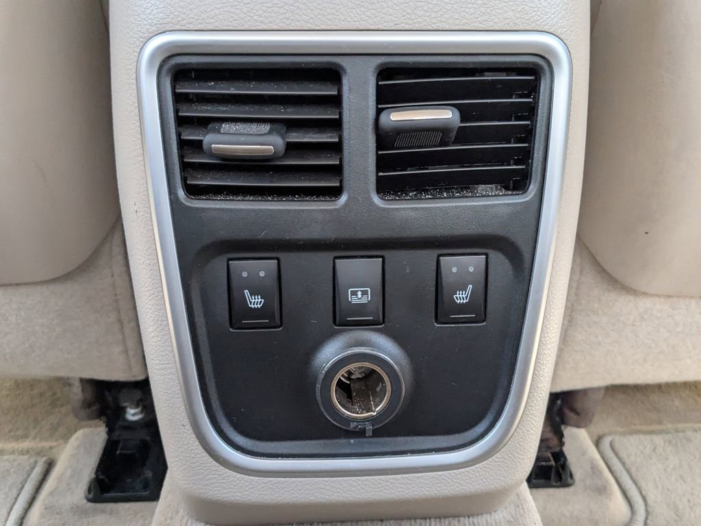 Used 2014 Chrysler 300 C RWD image 19