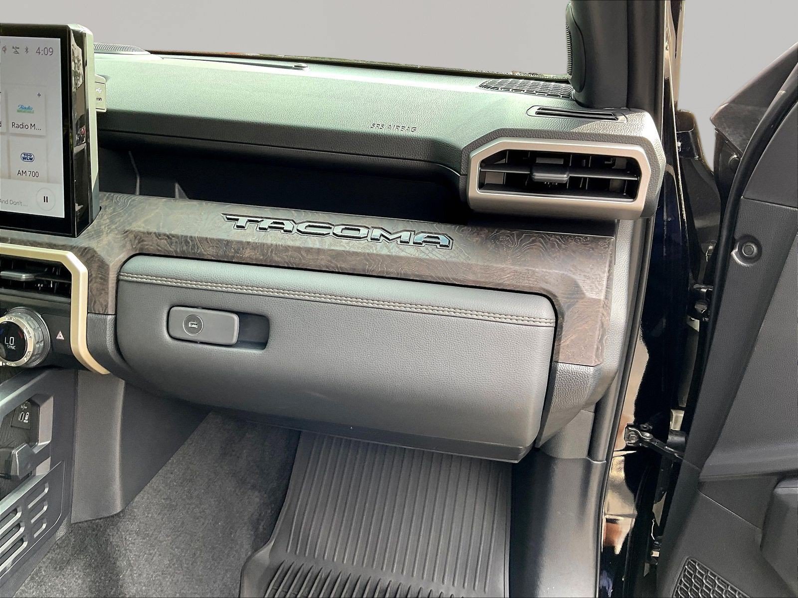 Used 2025 Toyota Tacoma Limited AWD/4WD image 27