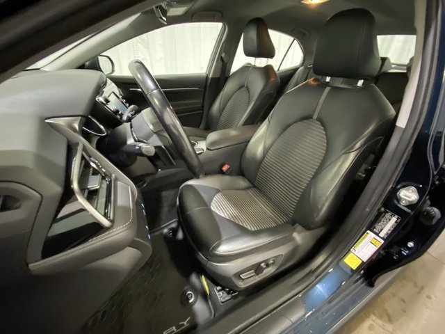 Used 2020 Toyota Camry SE image 10