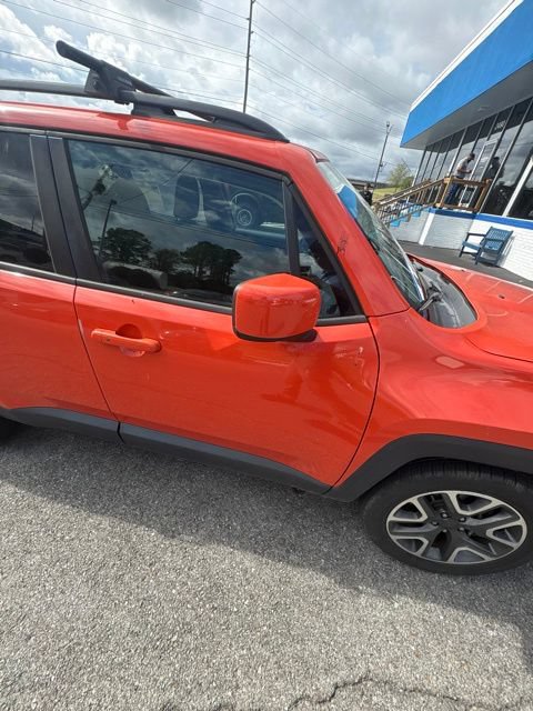 Used 2016 Jeep Renegade Latitude FWD image 17