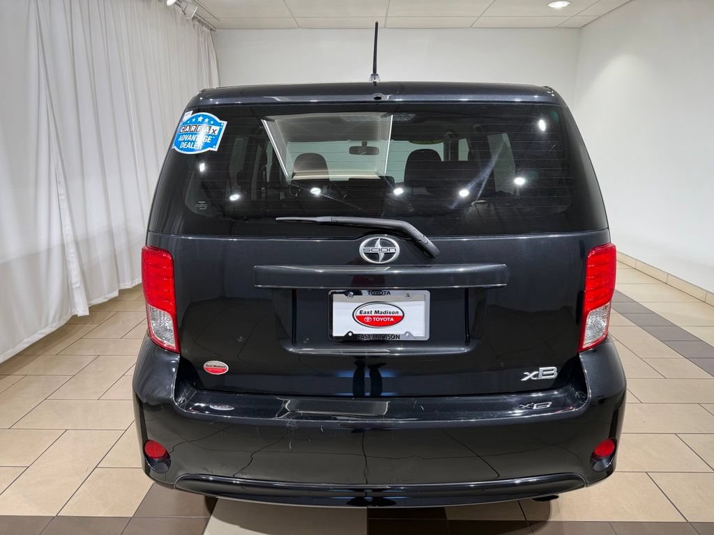 Used 2015 Scion xB FWD image 4