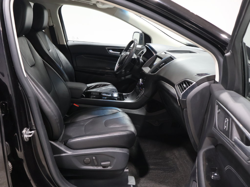 Used 2020 Ford Edge Titanium w/ Equipment Group 301A AWD/4WD image 23