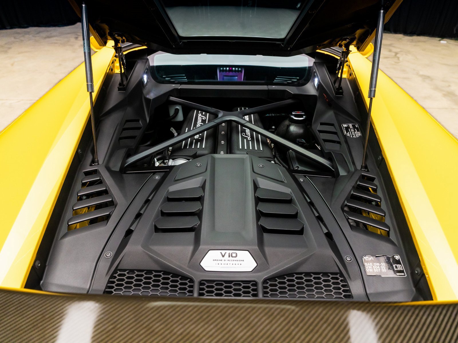Used 2022 Lamborghini Huracan EVO image 38