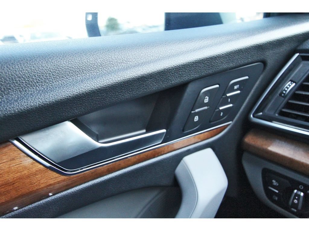 Used 2022 Audi Q5 2.0T Premium Plus w/ Premium Plus Package AWD/4WD image 22