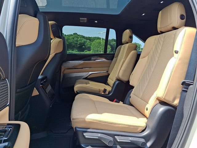 Certified 2026 Cadillac Escalade IQ Luxury 2 w/ LPO, Premium Carpet Package AWD/4WD image 8