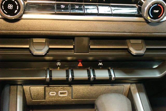 Used 2024 Chevrolet Colorado Trail Boss w/ Technology Package AWD/4WD image 24