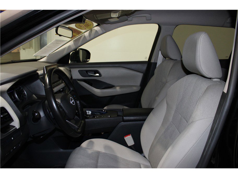 Used 2025 Nissan Rogue SV image 10