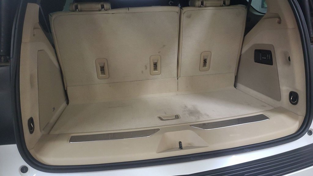 Used 2023 Cadillac Escalade Premium Luxury w/ Performance Package image 6