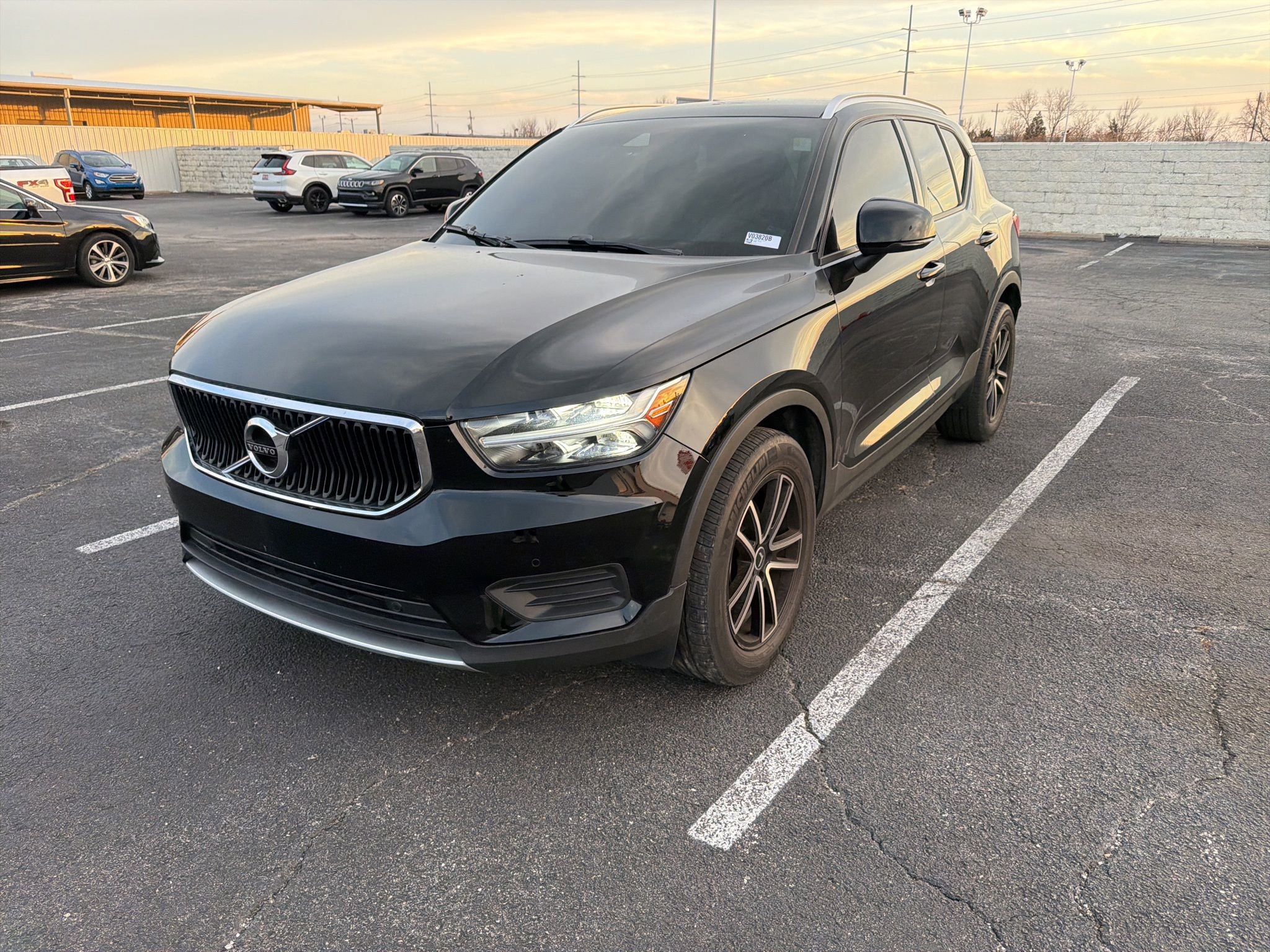 Used 2020 Volvo XC40 T4 Momentum video 1