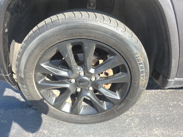 Used 2019 Jeep Grand Cherokee Altitude AWD/4WD image 30
