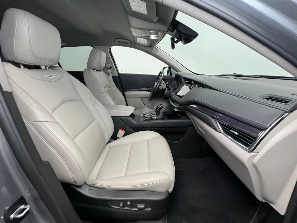 Used 2023 Cadillac XT4 Luxury w/ Trailering Package image 9