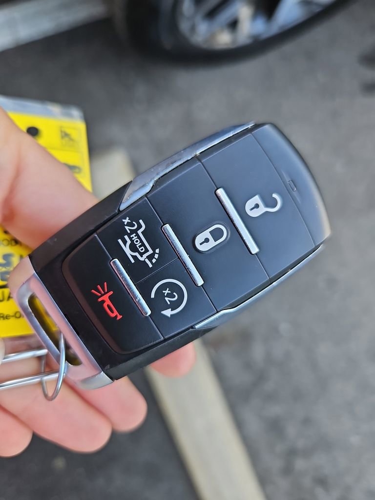 Used 2025 RAM 1500 Laramie image 39