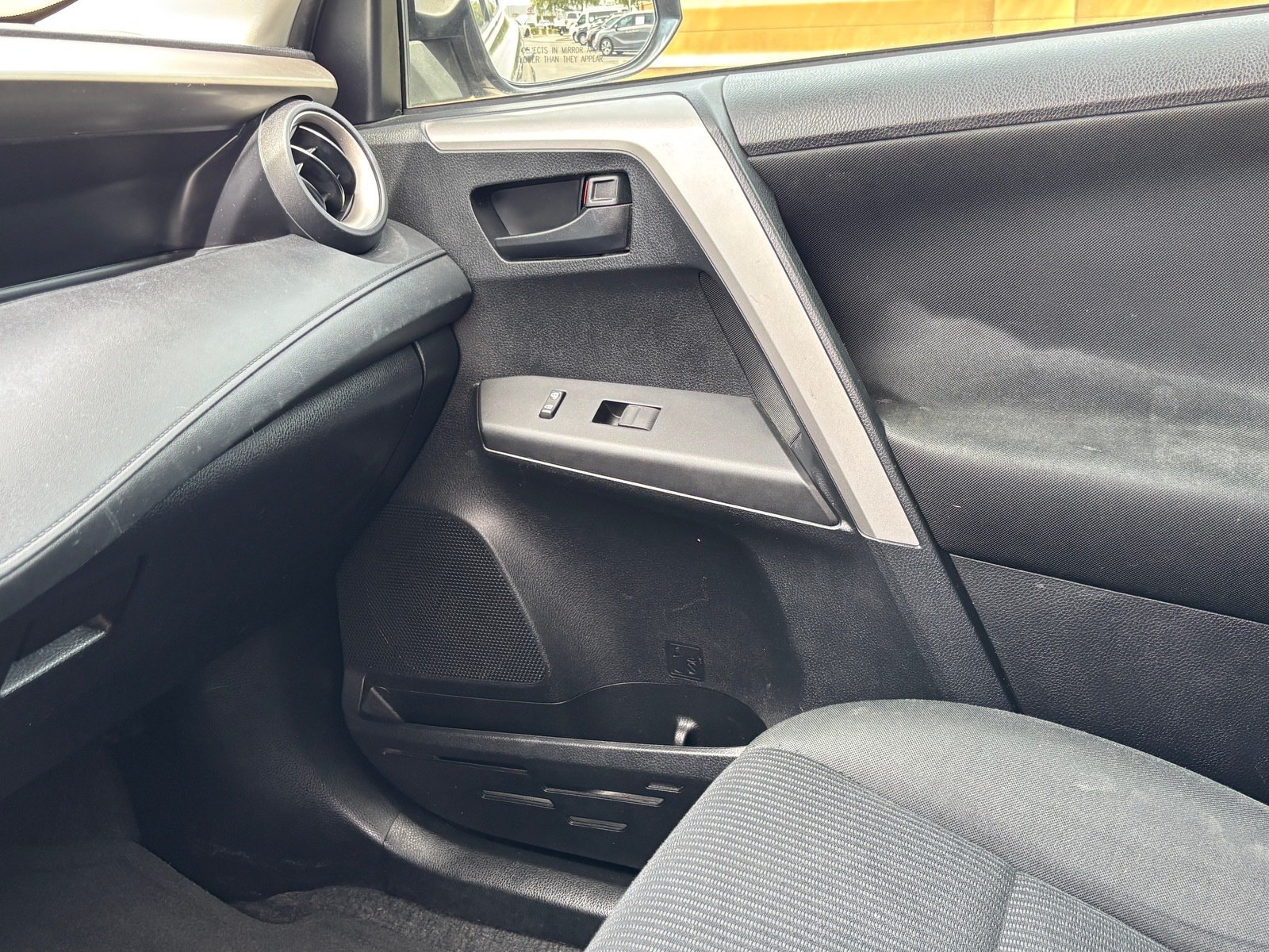 Used 2016 Toyota RAV4 LE AWD/4WD image 19