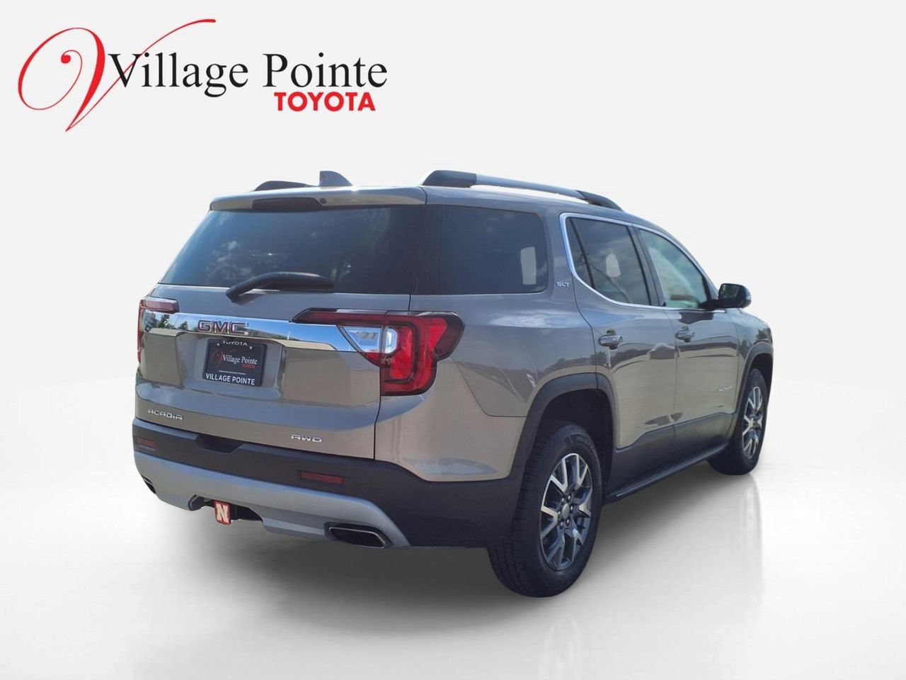 Used 2023 GMC Acadia SLT w/ Technology Package AWD/4WD image 7