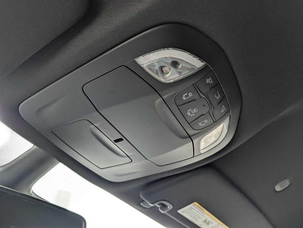 New 2026 Chrysler Pacifica Select AWD/4WD image 36