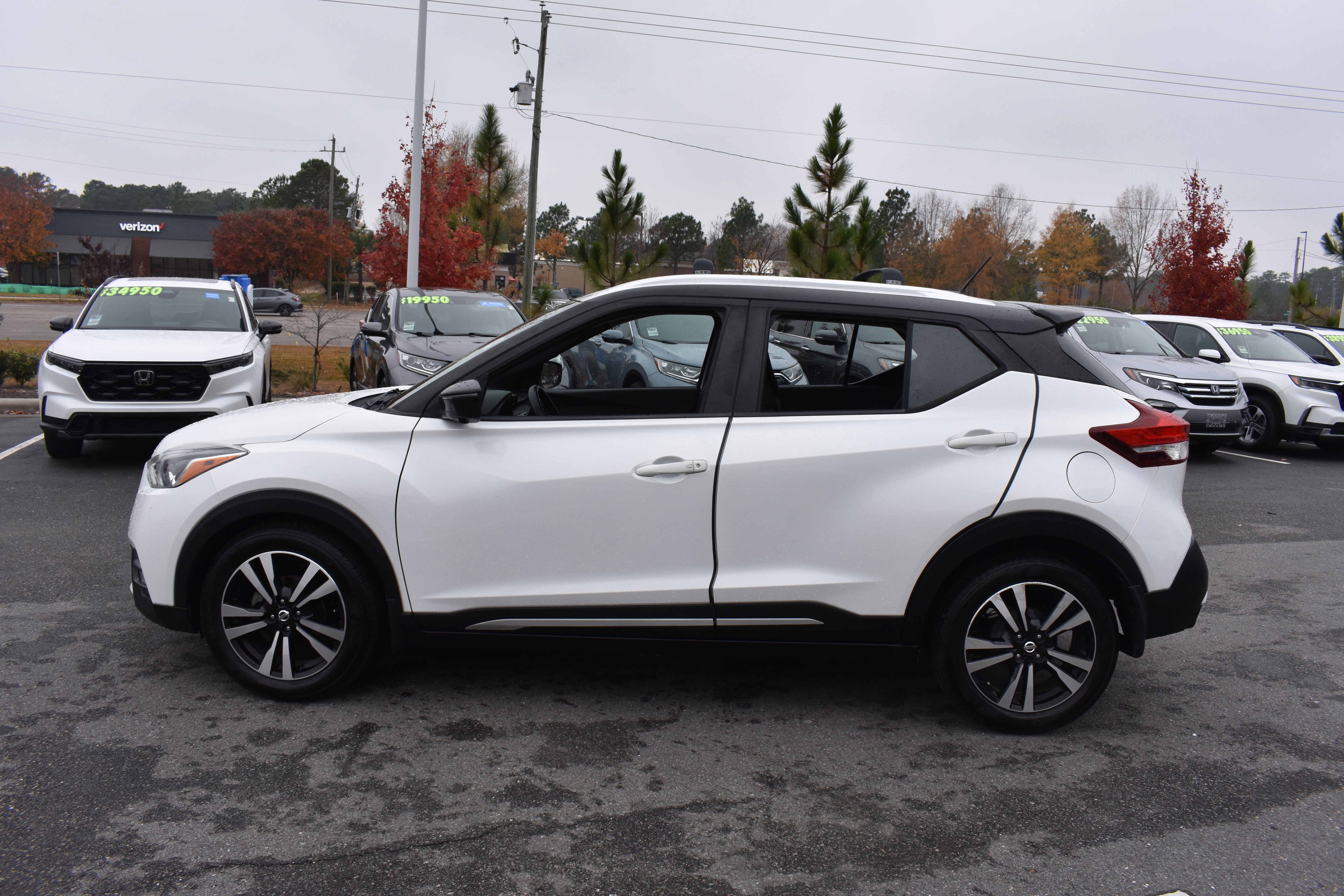 Used 2019 Nissan Kicks SR w/ Exterior Package image 6