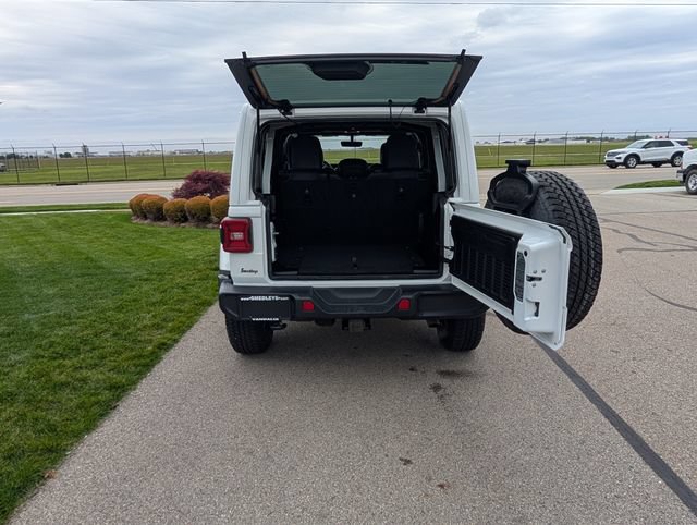 Used 2022 Jeep Wrangler Unlimited Sahara AWD/4WD image 9