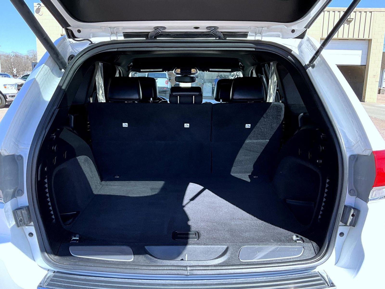 Used 2019 Jeep Grand Cherokee Limited AWD/4WD image 9