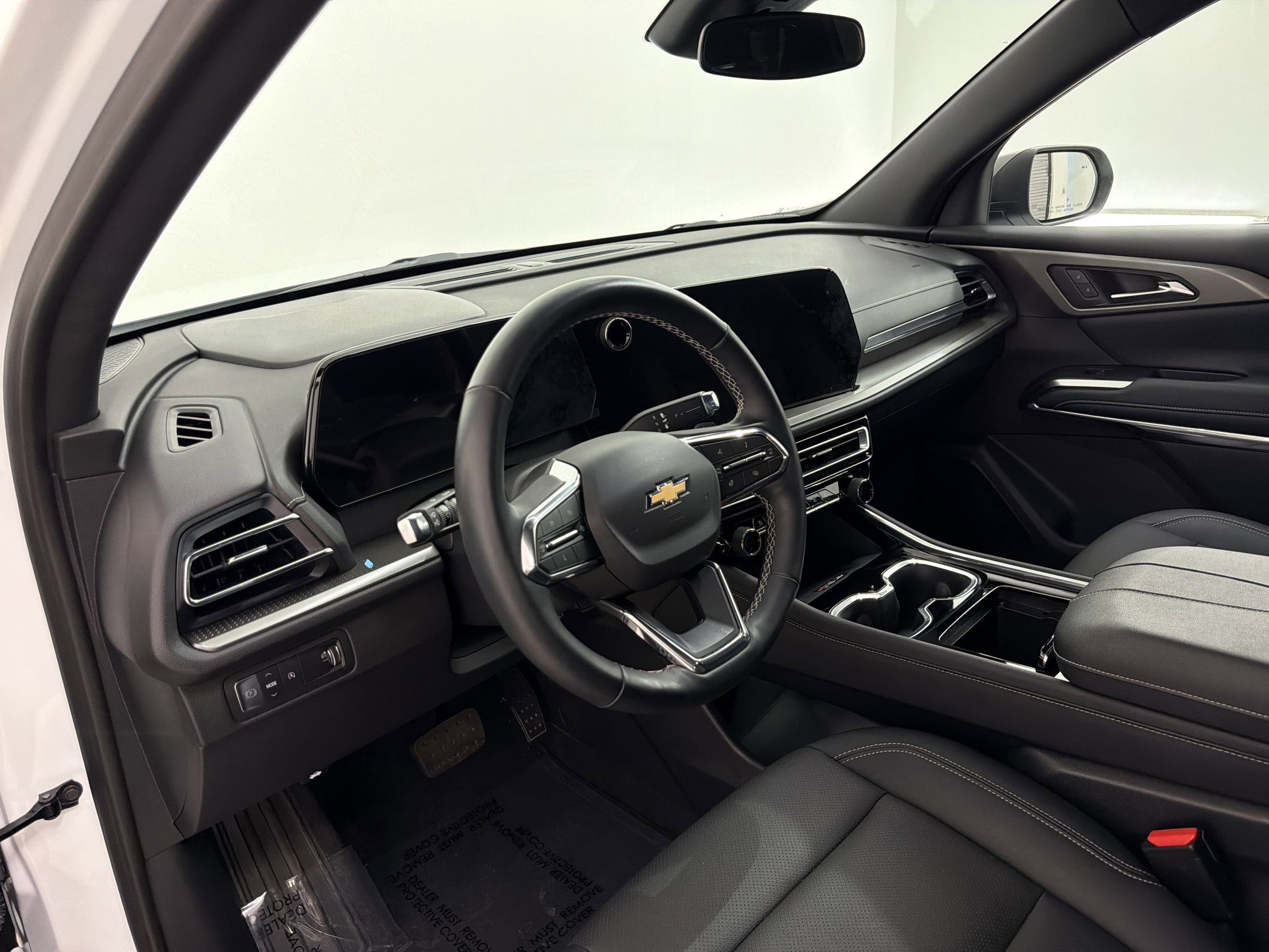 Used 2024 Chevrolet Traverse LT w/ LPO, Floor Liner Package FWD image 4