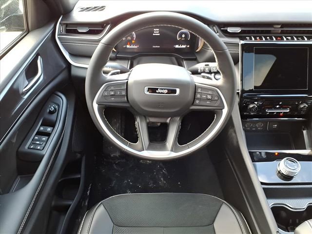 New 2025 Jeep Grand Cherokee Altitude image 12