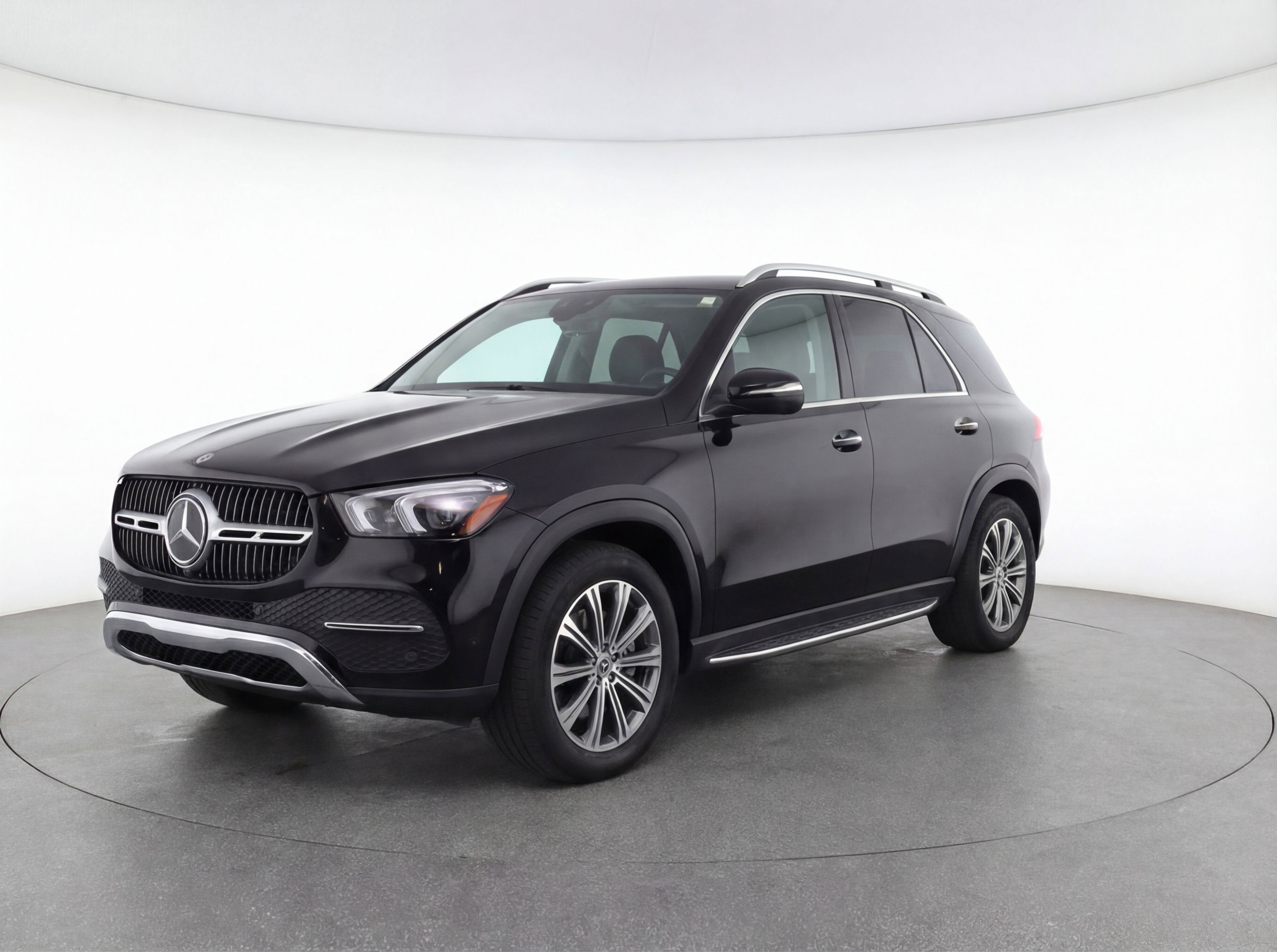 Used 2024 Mercedes-Benz GLC 300 4MATIC image 3