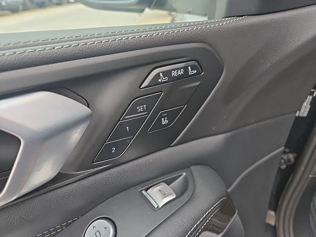 Used 2024 BMW X7 xDrive40i w/ Climate Comfort Package image 32