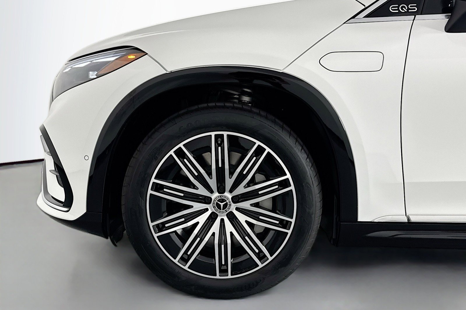 New 2026 Mercedes-Benz EQS 550 4MATIC SUV image 10